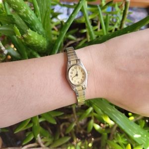 Classic Quartz Dainty Stretch Watch